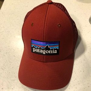 Patagonia snapback trucker hat, maroon, EUC